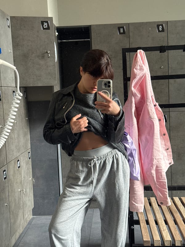 Morning selfies and sightseeing documented at Berlin sports facility
