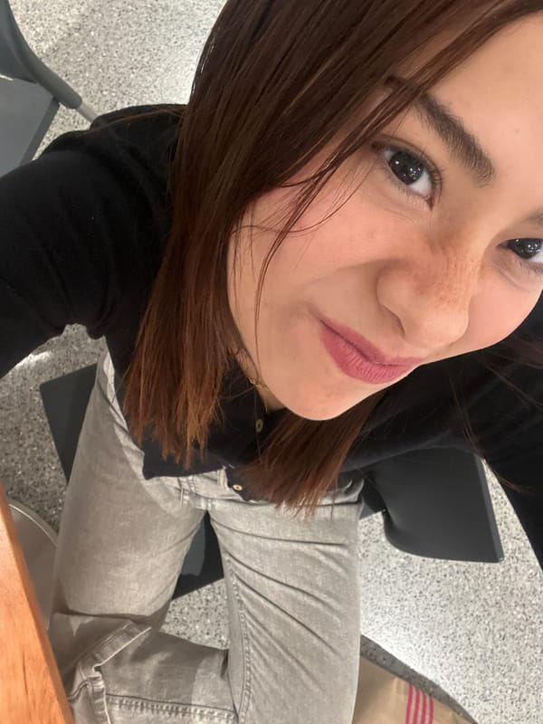 Woman documents late-night dining experience across Puebla, Mexico