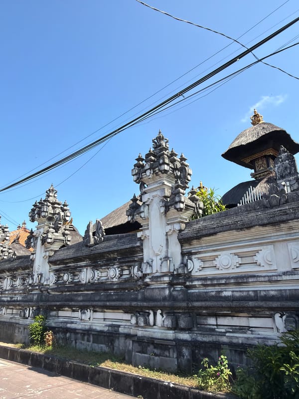 Street-level slice of daily life in Kuta Selatan, Bali