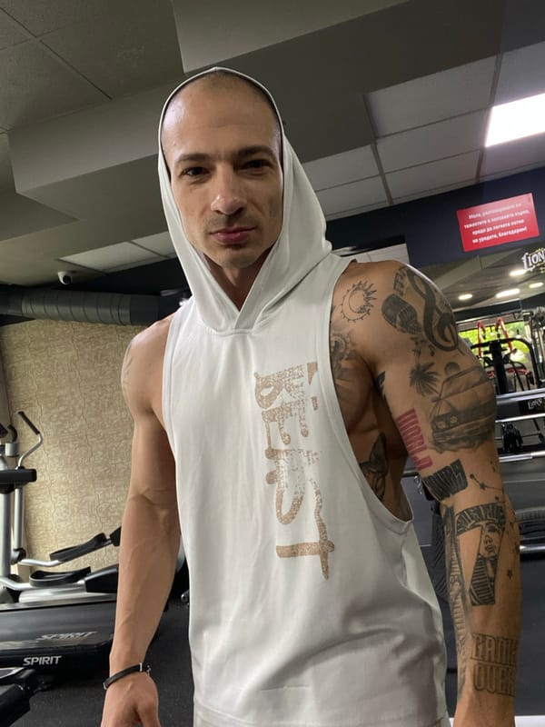 Early morning gym session captured in Pleven, Bulgaria