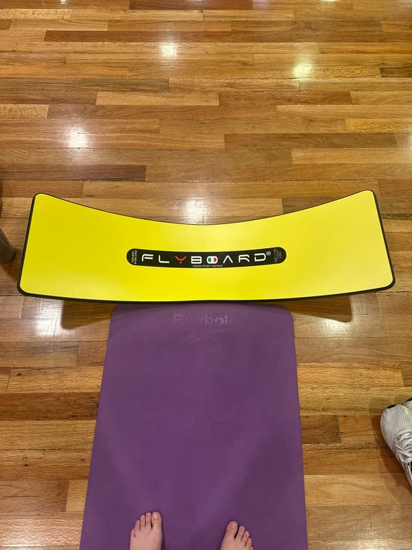Late-night home fitness session documented in Puebla