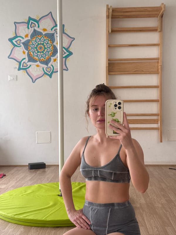 Woman takes gym selfie in Anzio home workout space