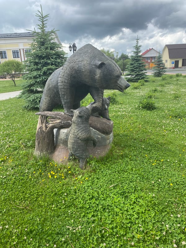 Morning walk through Tyumen parks and monuments documented