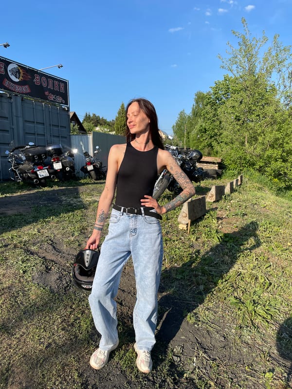 Woman with motorcycle helmet spotted in Russian countryside