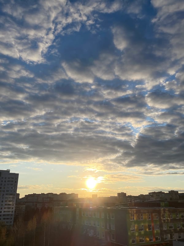 Woman documents afternoon journey through two Russian cities