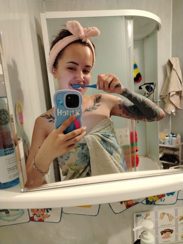 Domestic life captured in casual photos from Noviy, Russia