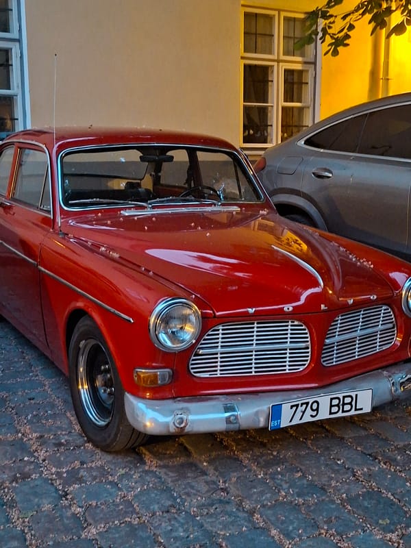 Photographer documents Tallinn Old Town landmarks during evening hours