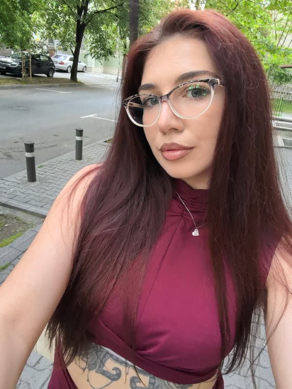Woman in red dress spotted walking in Stara Zagora