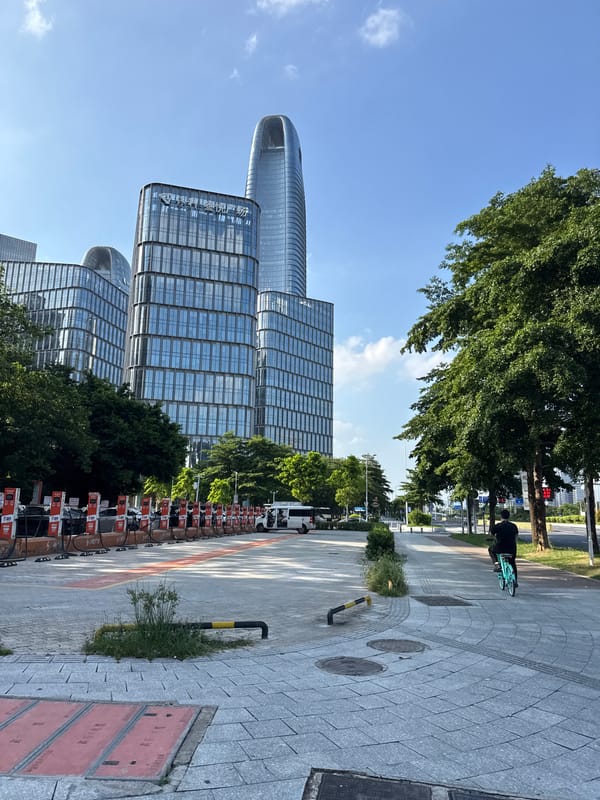 Lazy morning in a Haizhu high-rise, city humming outside