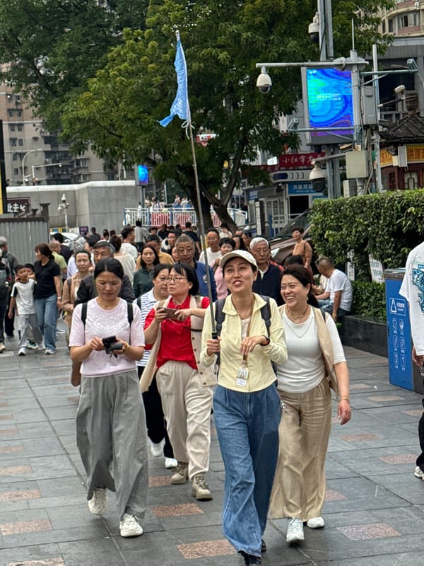 Ordinary moments captured across Chongqing's Yuzhong District during morning hours
