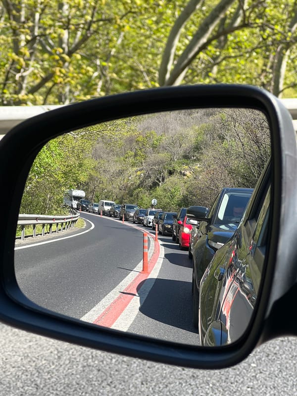 Traffic jam reported on highway near Krupnik, Bulgaria