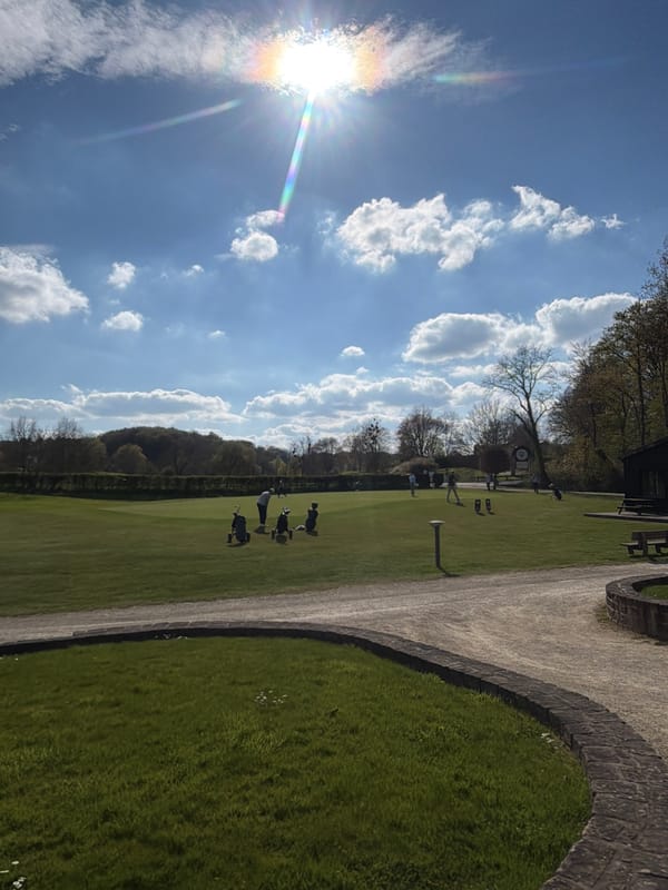 Afternoon recreation captured in Lenningen: bowling and golf activities
