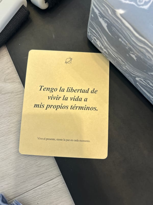 Mixed urban items documented: bicycle, fitness gear, Spanish card