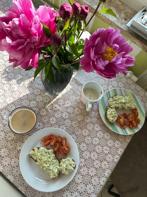 Morning breakfast routine with baby documented in Fredenbeck