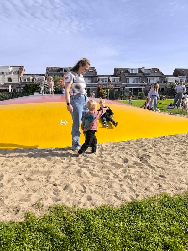 Families gather at sunny Alkmaar playground Friday morning
