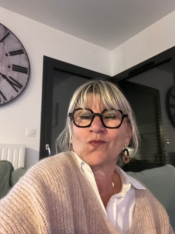 Woman documents evening at home with cat in France