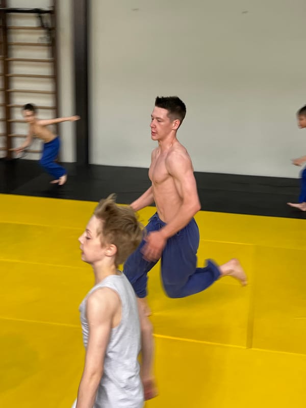 Youth martial arts training session documented in Krasnoyarsk gymnasium