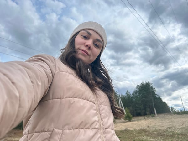 Family photo session captured in rural Russian village
