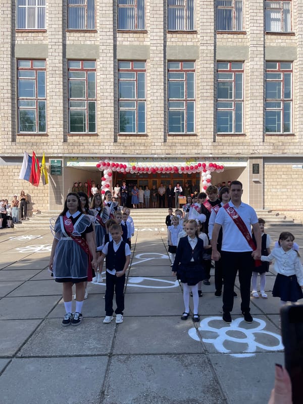 School graduation ceremony held in Bender Moldova with balloon decorations