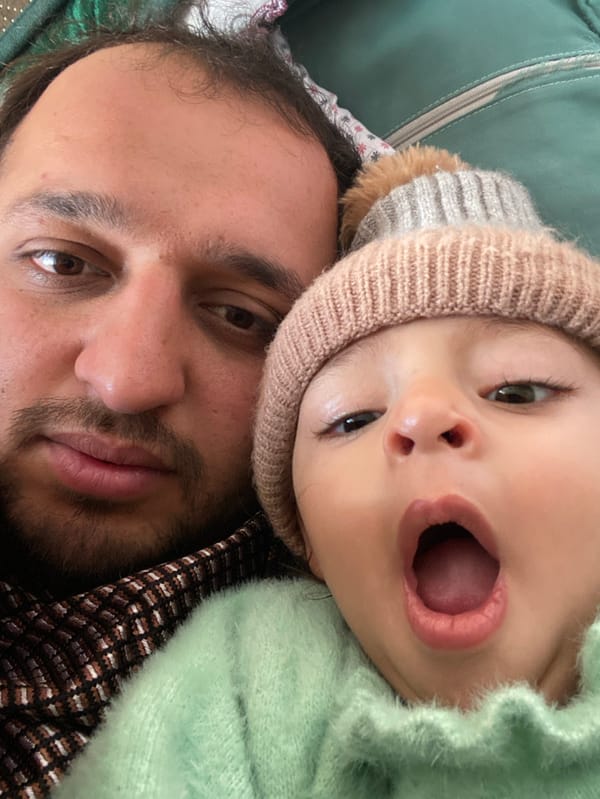 Morning fog blankets Kandahar as residents document quiet moments