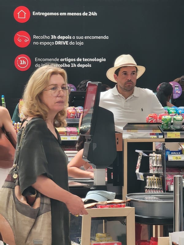 Inside a Faro supermarket: food, wine, and home goods
