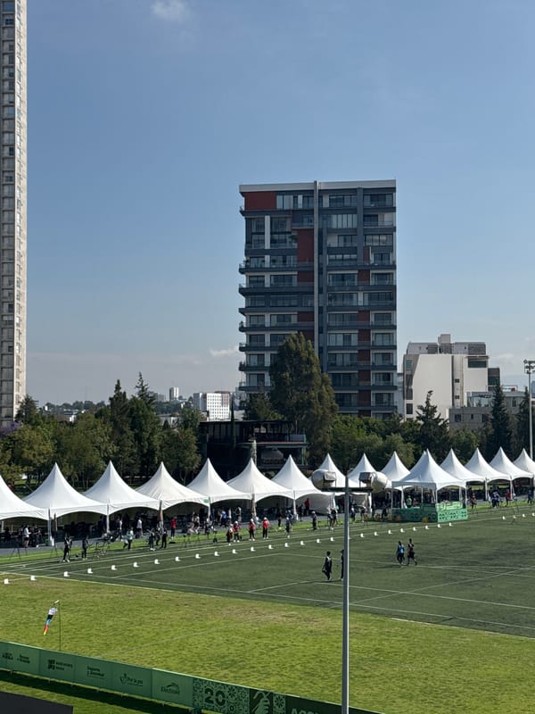 Casual park and stadium scenes captured in Puebla