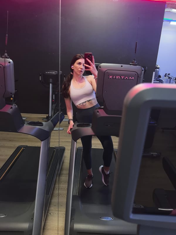 Woman takes gym selfie in Stara Zagora, Bulgaria