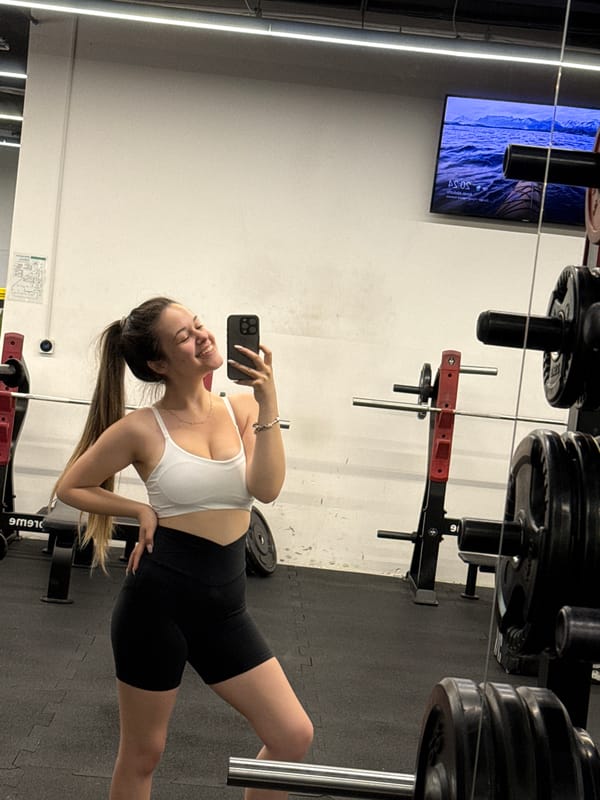 Couple captures gym selfies in Sofia fitness facility