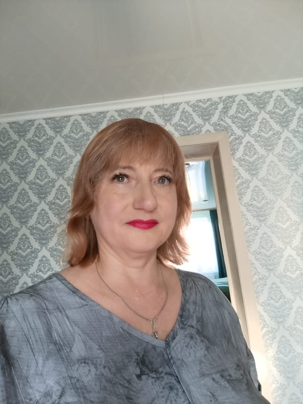 Morning selfies and a sunny backyard in Tugulym, Russia