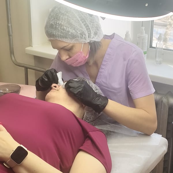 Beauty salon treatment session documented by witness