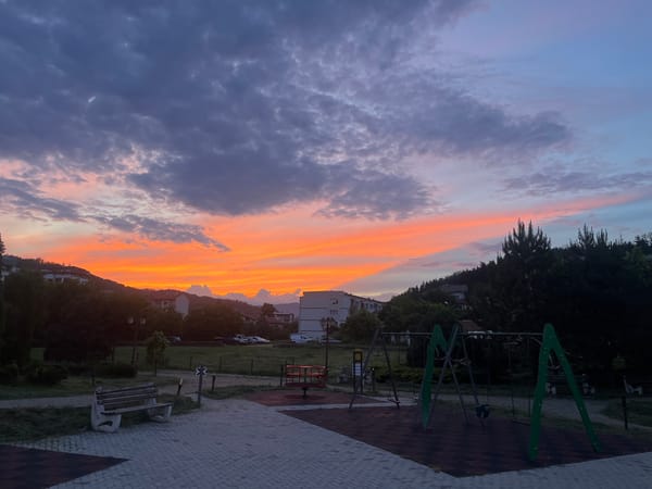 Zlatograd park witnesses capture dramatic sunset scenes over playground