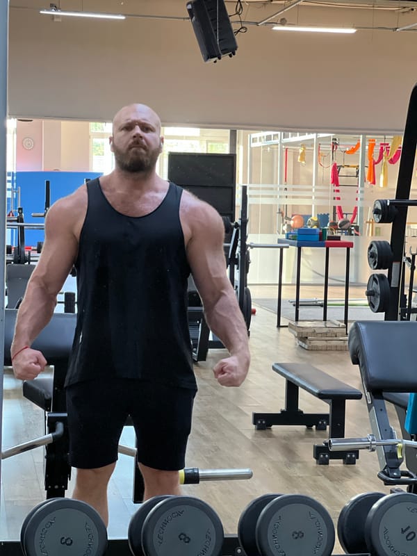 Gym sessions and garden life on a summer afternoon in Chaikovsky