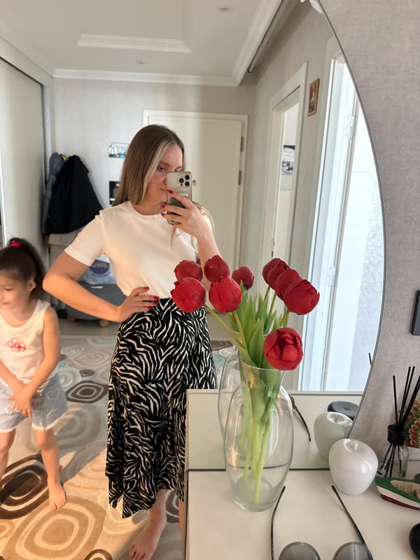 Mother, daughter capture everyday moments in Esenyurt neighborhood