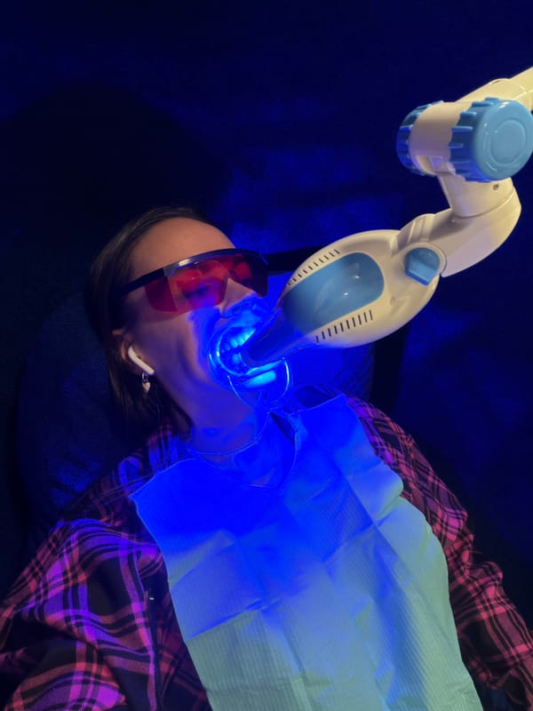 Teeth whitening procedure documented in Ryazan dental facility
