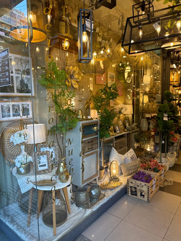 Home decor shop window display observed in Buenos Aires