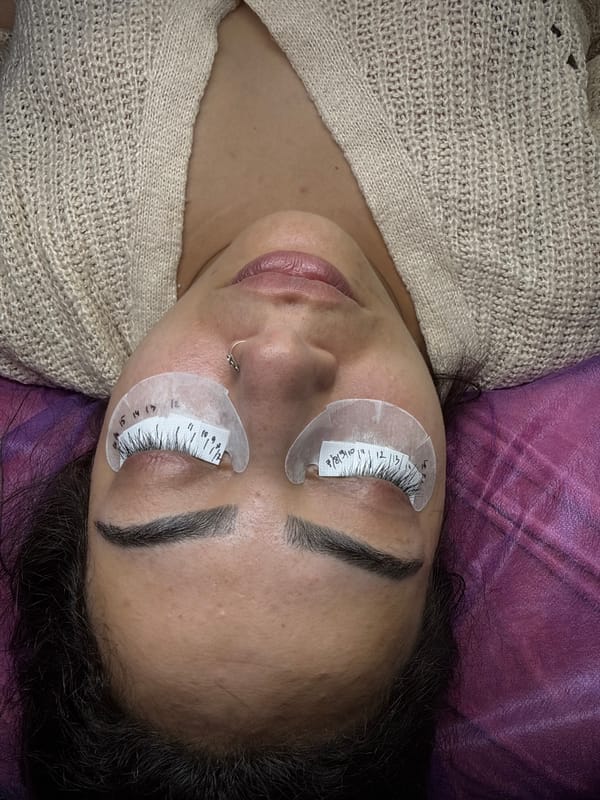 Casual afternoon moments captured in Pamplona beauty salon