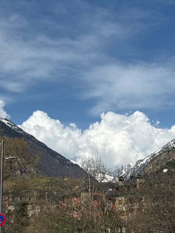 Clear skies and clouds observed over Benasque, Spain