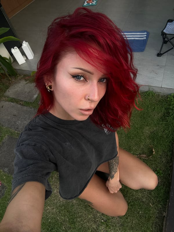 Red-haired individual photographed in North Kuta selfie session