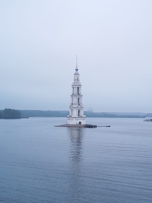 Barge passenger captures nighttime views of flooded Kalyazin Bell Tower