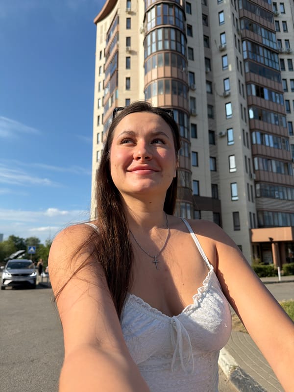 Afternoon outing in Odintsovo, white outfit, mirror selfie