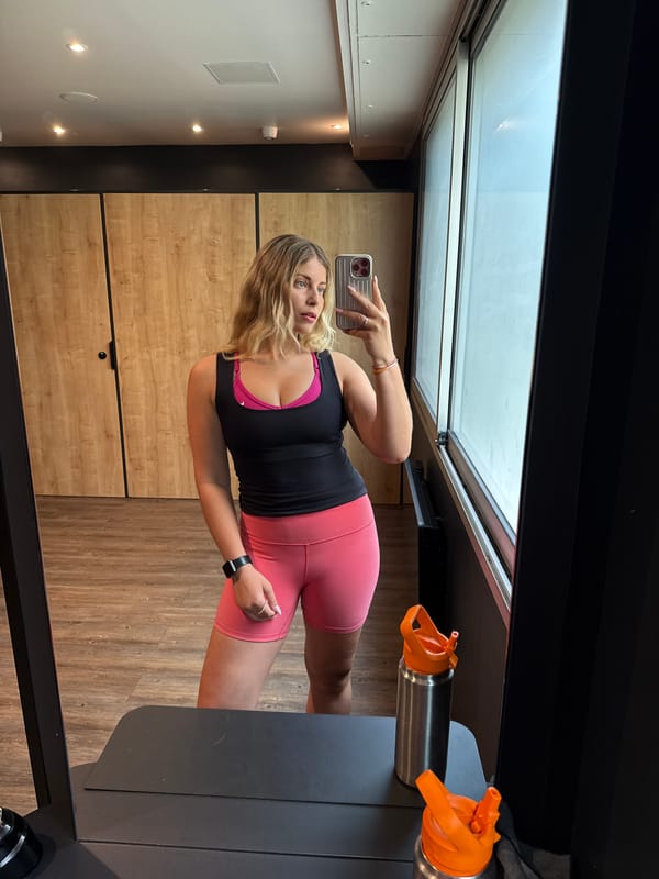 Woman documents workout session at Paris gym