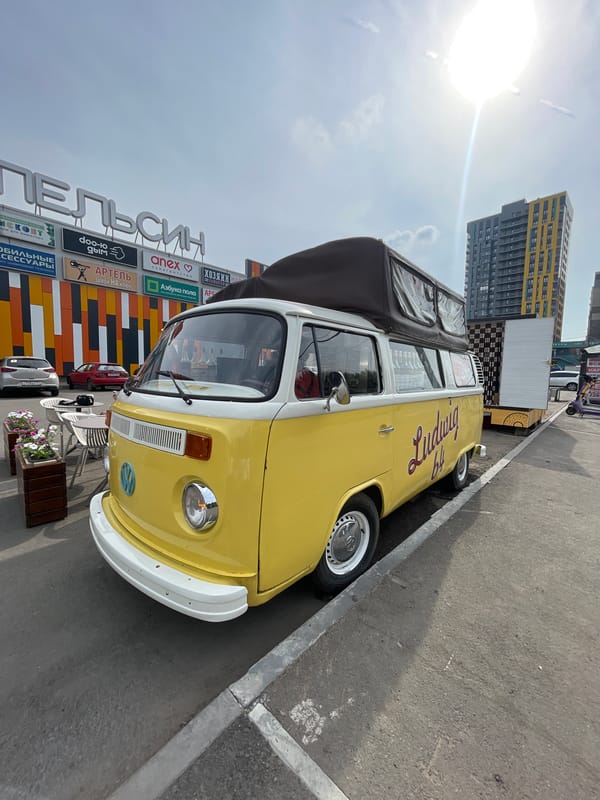 Vintage VW van food truck spotted in Krasnoyarsk