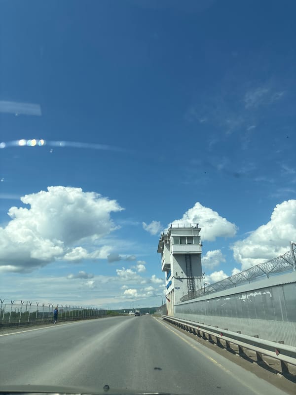 Traveler documents drive through Chaikovsky, Russia with waterfront stops