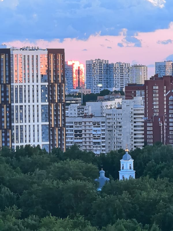 Evening moments documented across Perm: sunsets and domestic life