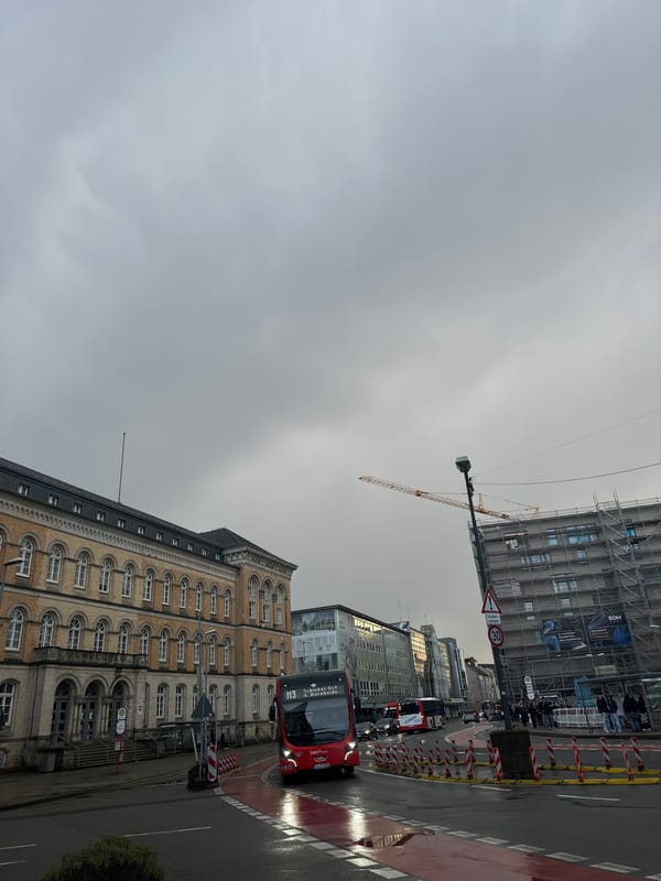 Double-decker bus navigates Osnabrück intersection during afternoon service