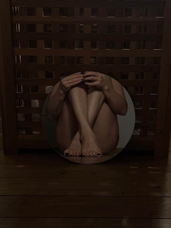 Mirror selfies and domestic scenes captured in Chaikovsky, Russia
