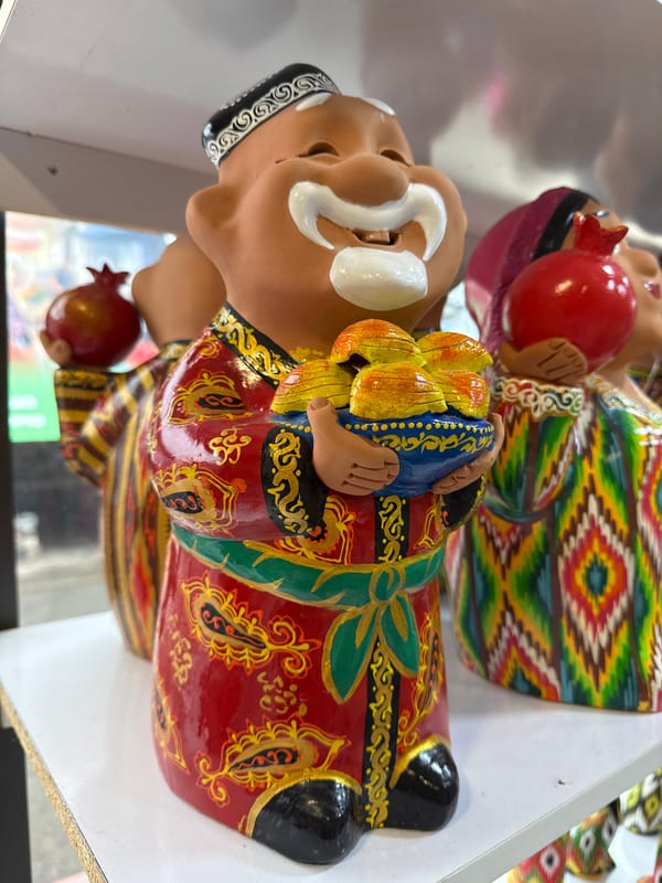 Traditional crafts and sculptures documented at Tashkent's Chorsu Bazaar