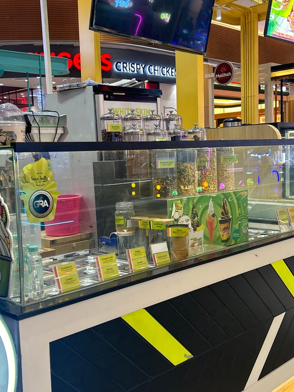 Afternoon at a Makassar mall arcade with food stops