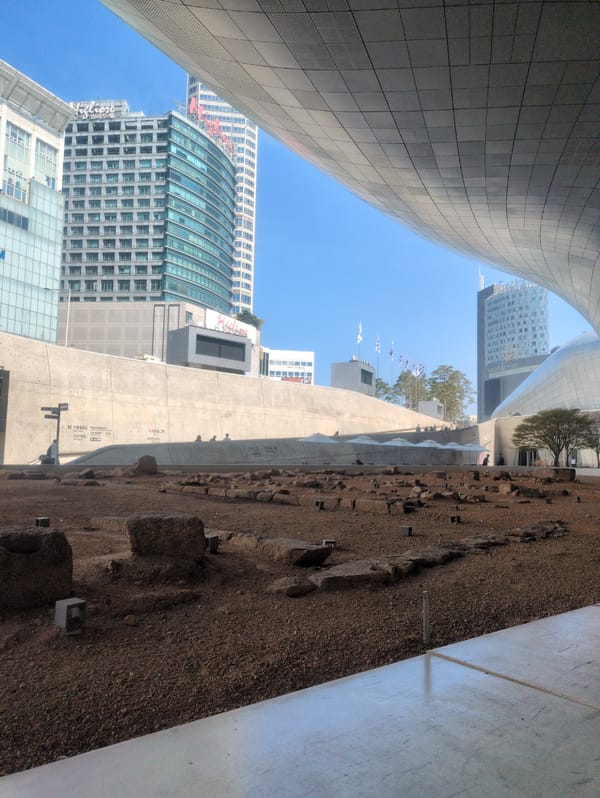 Late-night Seoul: Dongdaemun district captured in ordinary moments