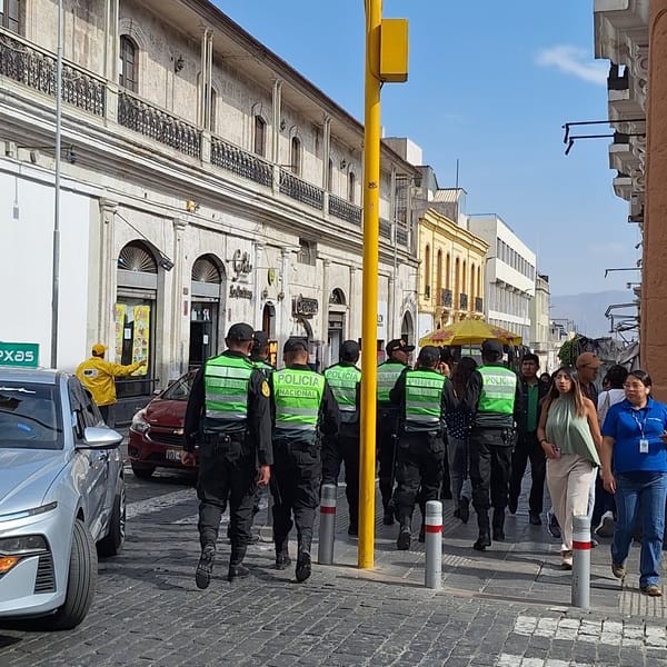 Police deployment and registry lines observed during Peruvian political activity
